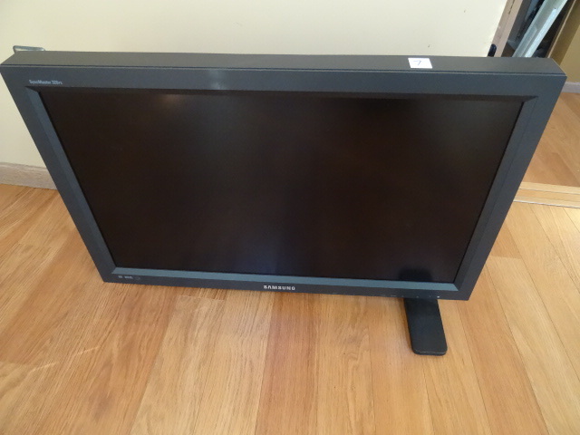 lot 7 image: Samsung HD Sync Master 320px