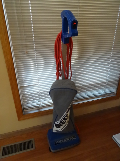 lot 9 image: Oreck XL Commercial Vacuum