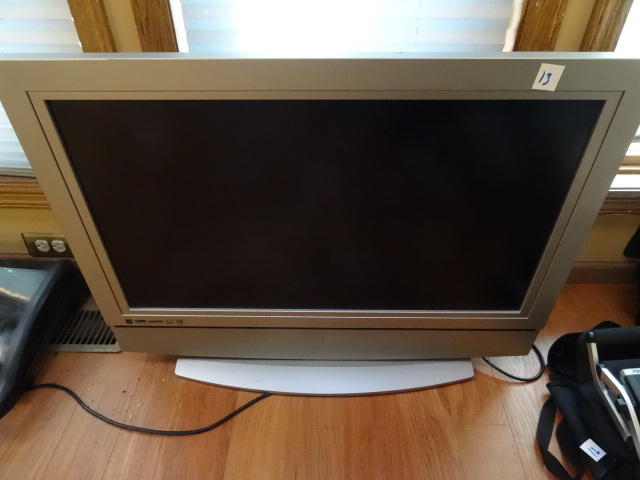 lot 13 image: Olevia HDTV 32 Has hdmi
