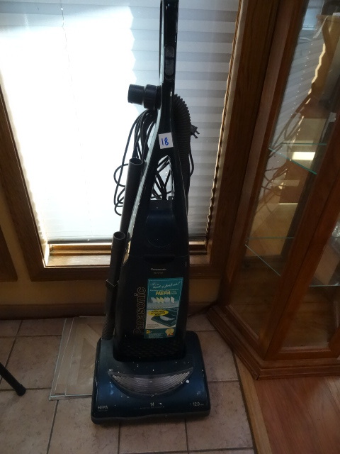 lot 18 image: Panasonic Vacuum