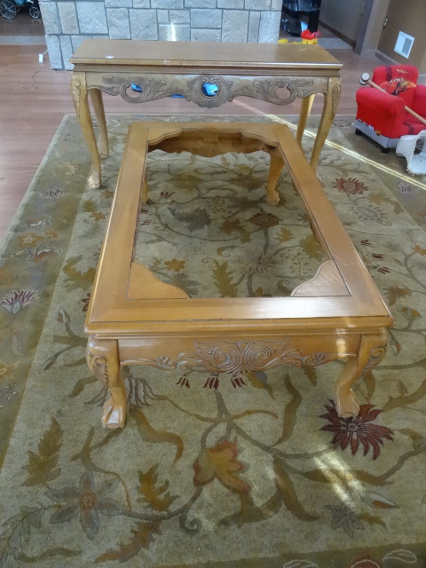 lot 22 image: Solid oak wood table and Coffee table