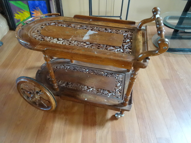 lot 25 image: Rolling Table for beverages Made in Pakistan