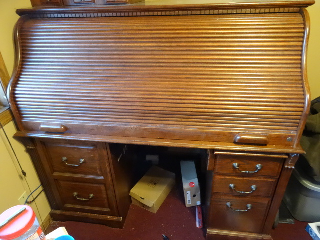 lot 29 image: Roll top Desk Whalen Furniture