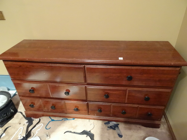 lot 31 image: Dresser 6 Drawer Great condition