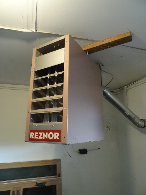 lot 39 image: Reznor Garage gas heater 25,000 btu