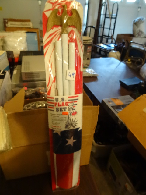 lot 49 image: US Flag Set New