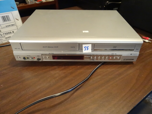 lot 55 image: Sansui VHS DVD Player