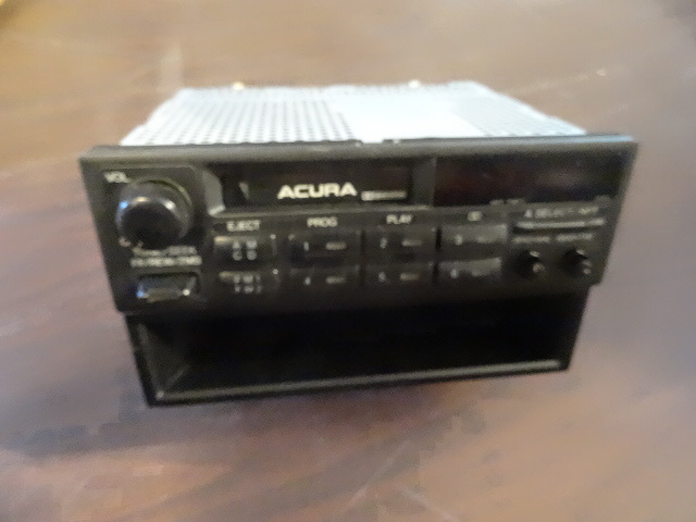 lot 89 image: Acura Tape player radio