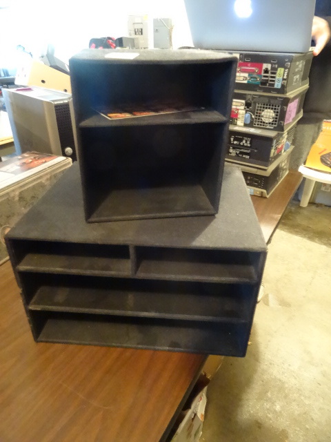 lot 97 image: Organize desking shelves for mail or paperwork