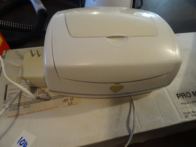 lot 106 image: Wet Wipe Warmer