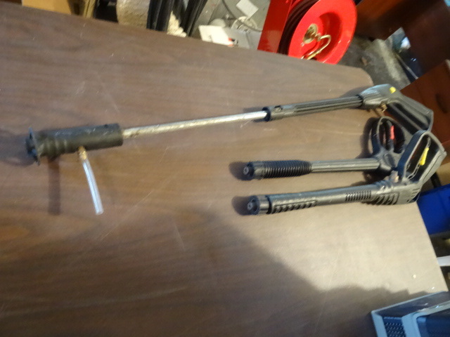 lot 136 image: Lot of 4 Pressure washer guns