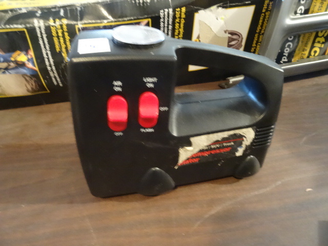 lot 141 image: Portable compressor unit 12v