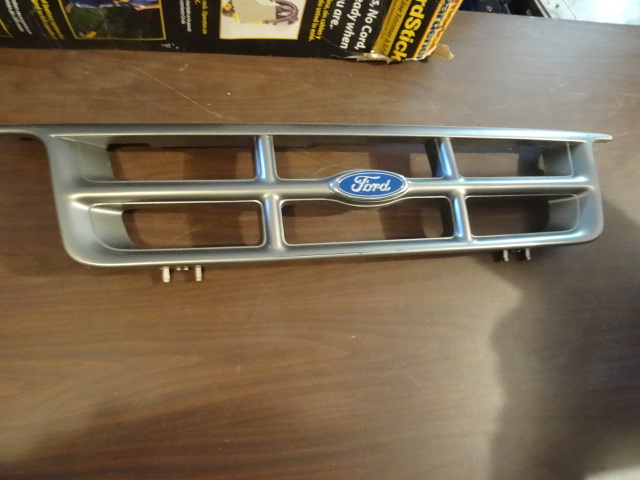 lot 146 image: Ford ranger grill in nice condition