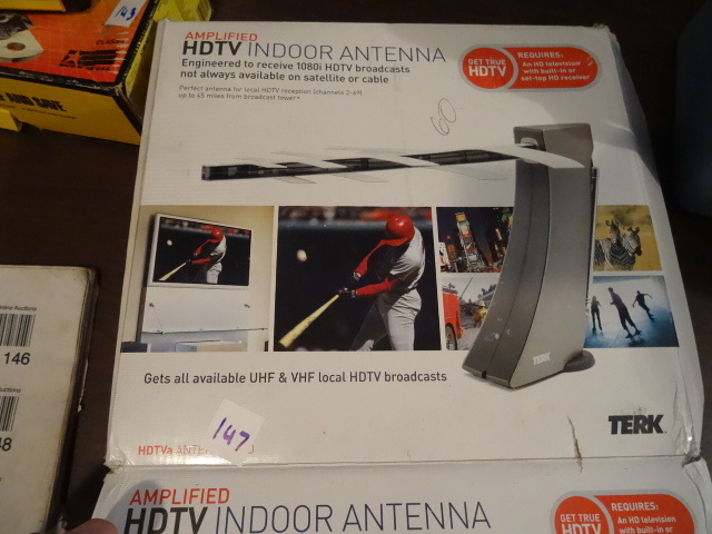 lot 147 image: Amplified  HDTV Indoor Antenna