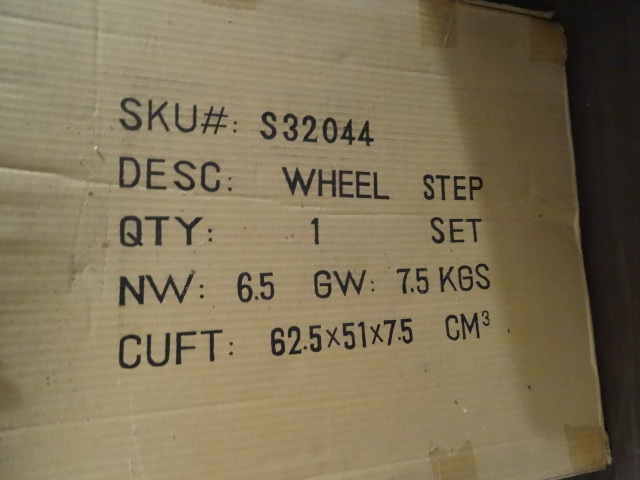 lot 161 image: Wheel step set, Put it on your tire to create a step to work