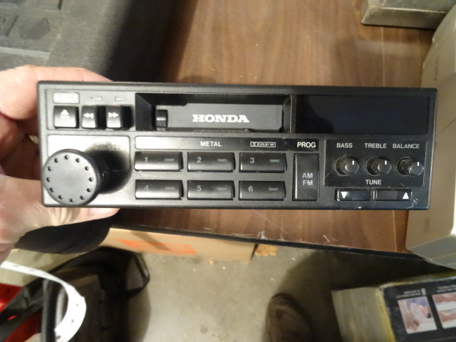 lot 172 image: Honda tap fm am radio deck