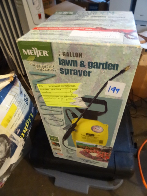 lot 199 image: 1 gal Lawn and garden sprayer slightly used
