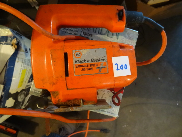 lot 200 image: Black and decker variable speed jig saw