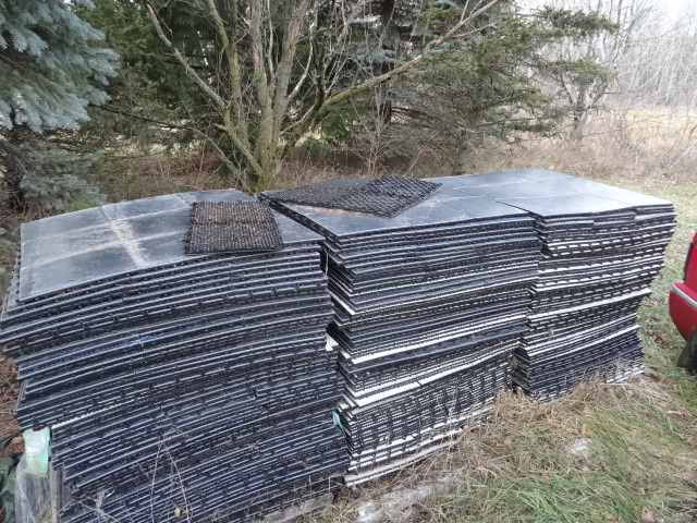 Black & White Floor tiles snap on mats Approx 2,000 Sqft
