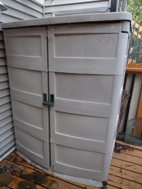 Suncast Plastic storage unit