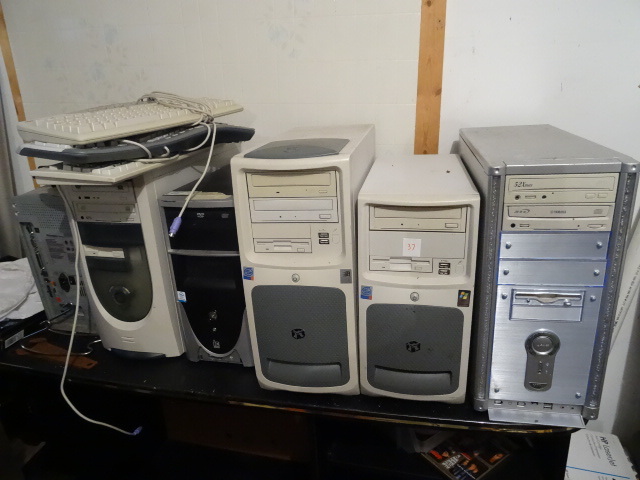 Lot of 8 Computers Some work some for parts