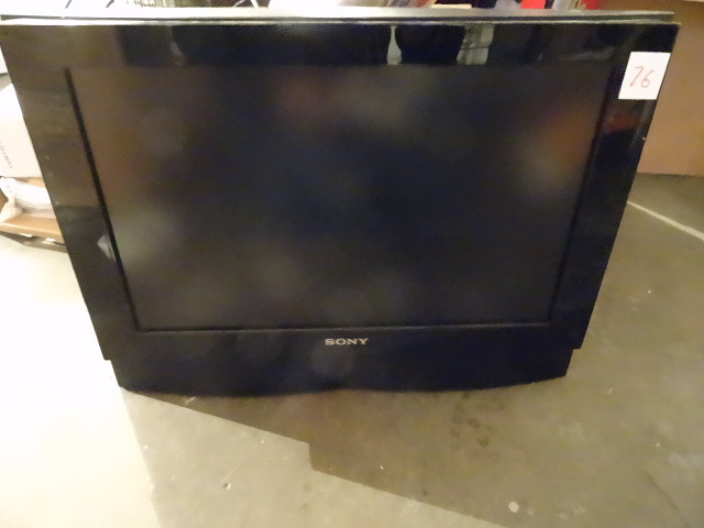 17 Sony TVMonitor, LCD 1080i #SDM-v72w