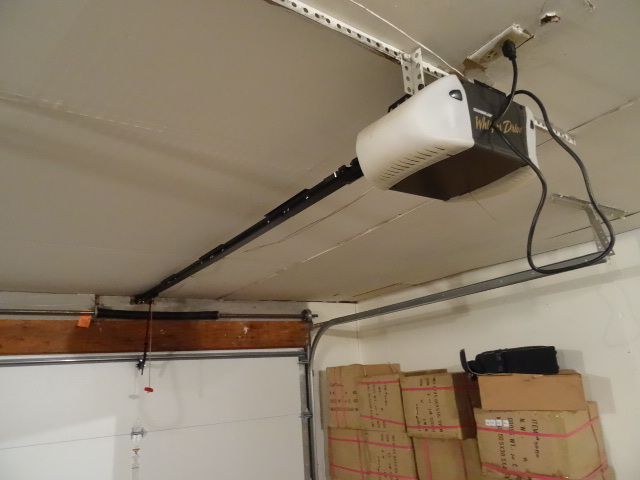 Chamberlin Whisper Drive Garage door opener