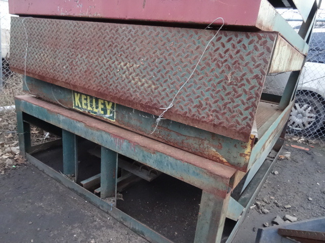 lot 2 image: Kelly Dock Leveler Mechanical