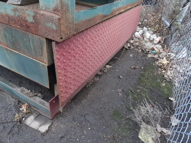 lot 3 image: Kelly Dock Leveler Mechanical