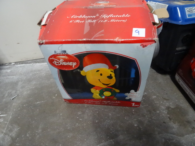 lot 9 image: Winnie the Pooh 6 Inflatable