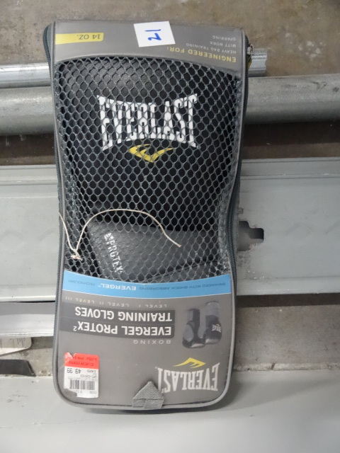 lot 21 image: Everlast Evergel Protex Training Gloves