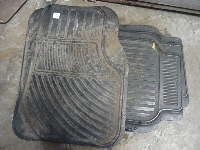 lot 25 image: Floor Mats for a Extended Cab Pick Up