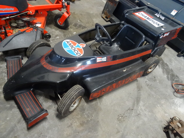 lot 27 image: Amoco Kids Go Cart. Needs a Motor