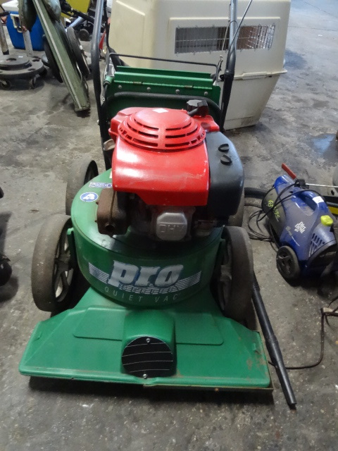lot 28 image: Billy Boat Lawn Vacuum. Pro Series