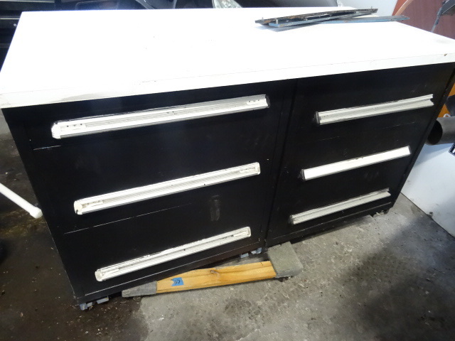 lot 32 image: Shop Work Bench Cabinet.