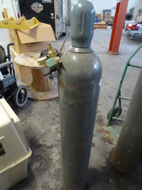 lot 34 image: Large CO2 Tank with Regulator