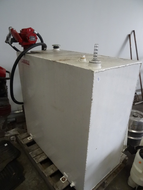 lot 43 image: Metal Fuel Tank with 12 Volt