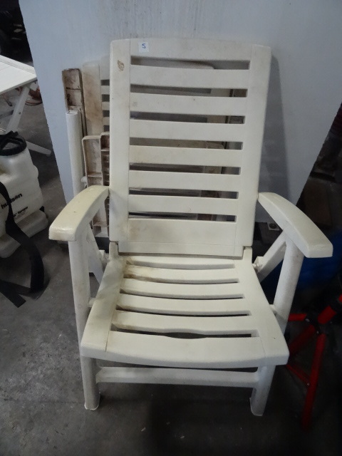 lot 47 image: 2 Plastic Fold Up Patio Chairs