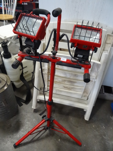 lot 52 image: Double Halogen Tripod Light