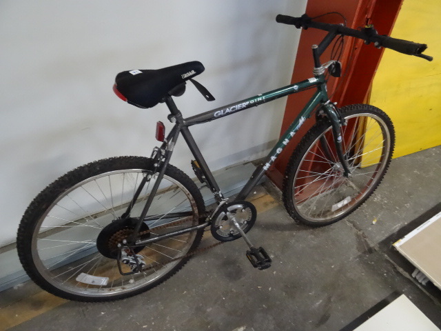 lot 56 image: Magna Glacier Point 10 Speed Bike 26