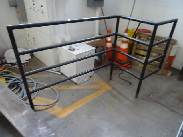 lot 86 image: Zig Zag Railing 79 X 26 X 47