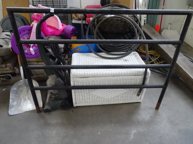 lot 87 image: Steel Railing 62 X 47