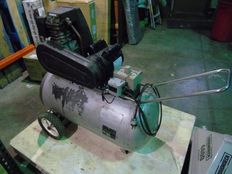 Campbell Hausefeld 30 Gallon Air Compressor