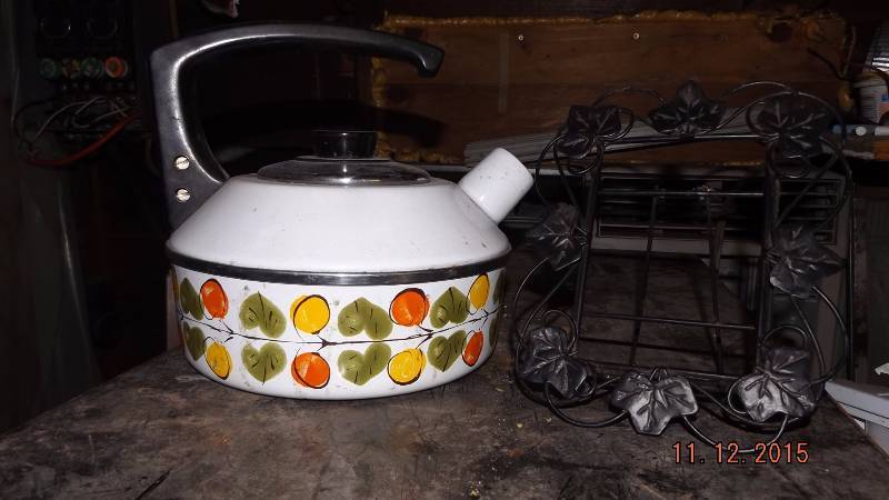 Teapot & Metal Ivy Picture Frame