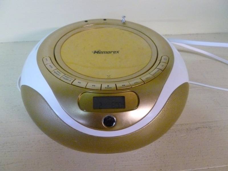 Shelf Radio