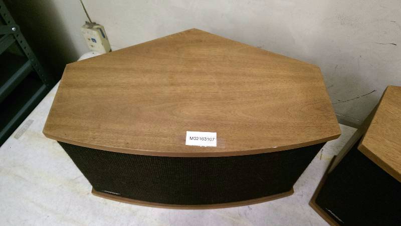 lot 5 image: Bose 901 Series V DirectReflecting Speakers