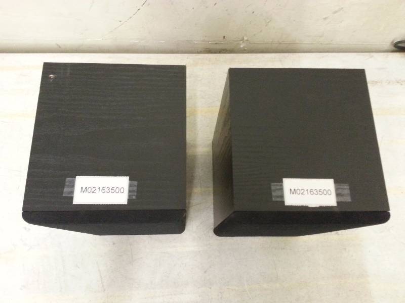 lot 8 image: JBL M5 Vintage Bookshelf Speakers