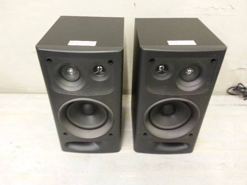 lot 9 image: Technics SB CH455 3-Way Bookshelf Speakers