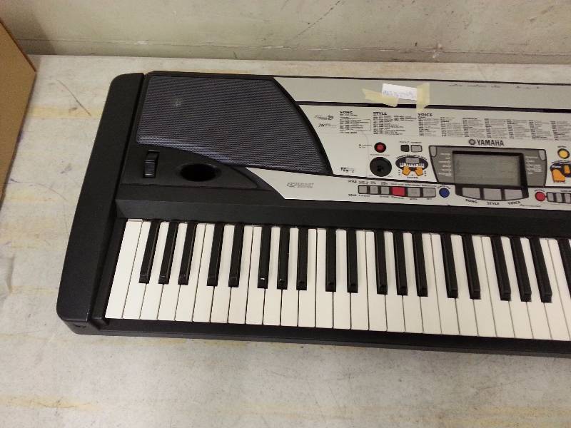 lot 29 image: Yamaha PSR-GX76 Digital Keyboard