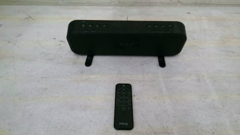 lot 31 image: iHome iD28 Rechargeable Portable Speaker System for iPod